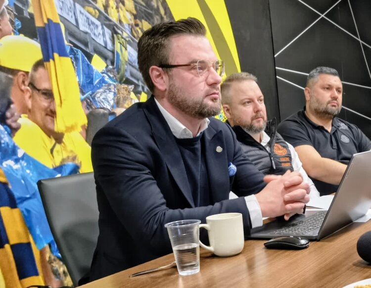 Nowy dyrektor Stali o licencji i zmianie trenera 9 Nowy dyrektor Stali o licencji i zmianie trenera Radio Zachód - Lubuskie