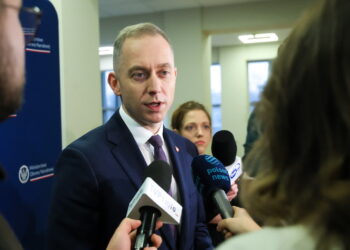 Wiceszef MON o przekazaniu Ukrainie samolotów MIG-29 14 Cezary Tomczyk, wiceszef MON (PAP/Rafał Guz)