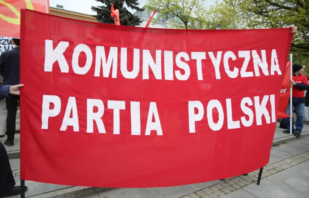 Delegalizacji tej partii chciał prezydent Nawrocki. Jest decyzja TK TK wydał orzeczenie prowadzące do delegalizacji Komunistycznej Partii Polski. Fot. PAP/ Leszek Szymański