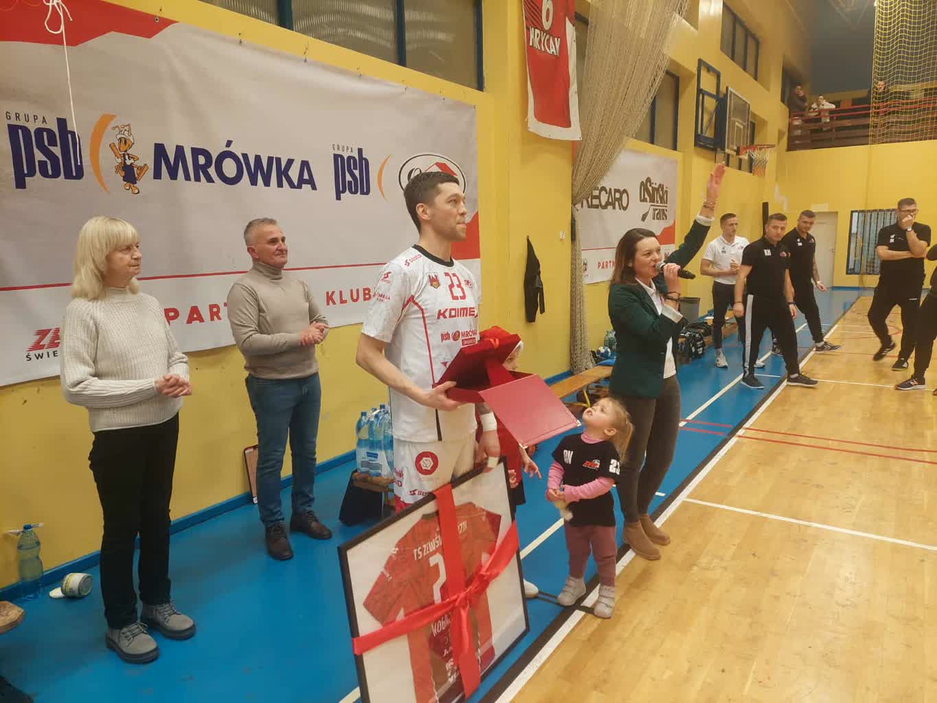 Pożegnanie Nogajewskiego w cieniu porażki z liderem tabeli