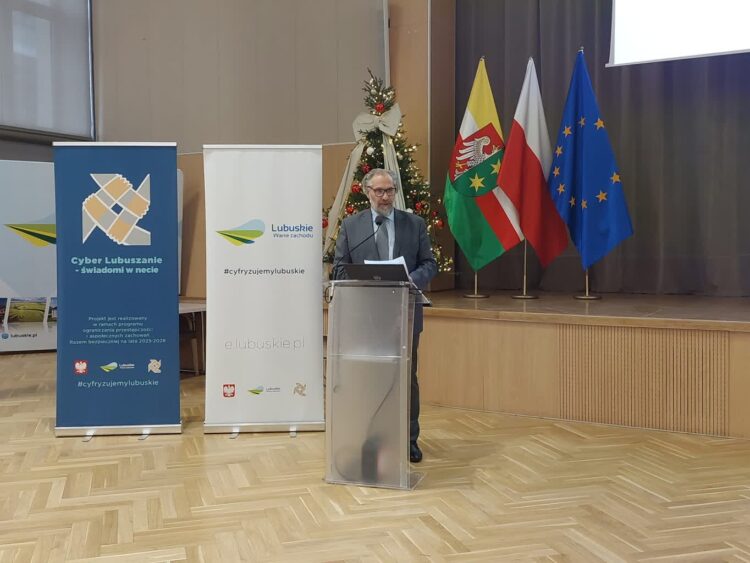 Seniorzy wysłuchali wykładów na temat cyberbezpieczeństwa Radio Zachód - Lubuskie