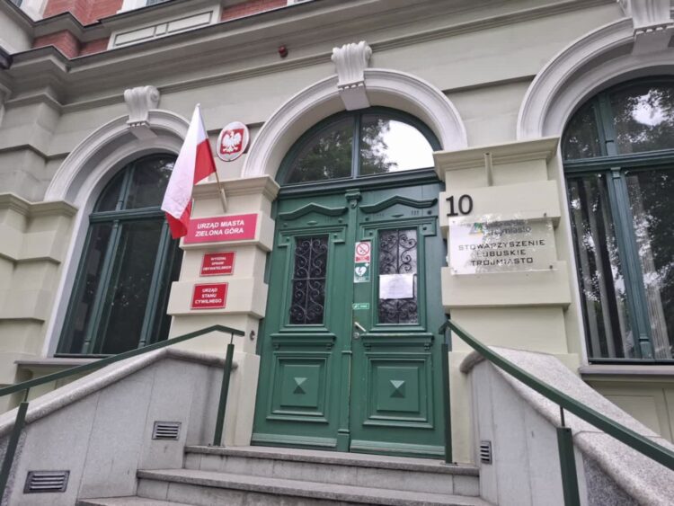 Co dalej z wynajmem kamienicy przy al. Niepodległości? Miasto chce zrezygnować Radio Zachód - Lubuskie