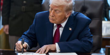 Prezydent USA Donald Trump. PAP/EPA/BONNIE CASH / POOL