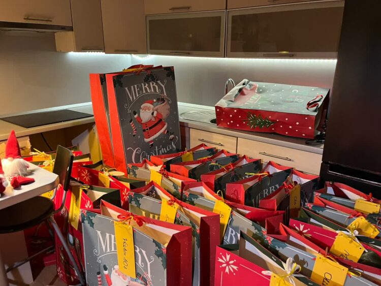 Eleonora Szymkowiak przygotowuje świąteczne paczki dla potrzebujących Radio Zachód - Lubuskie