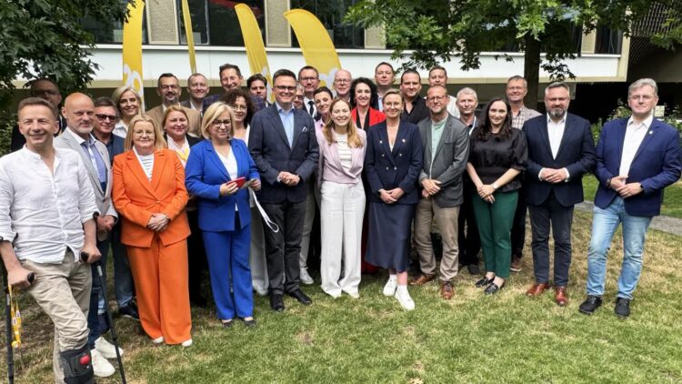 Siedmioro kandydatów na szefa Polski 2050 9 Rada Krajowa Polski 2050 - czerwiec 2025 r. (Facebook/PL2050SzymonaHolowni)