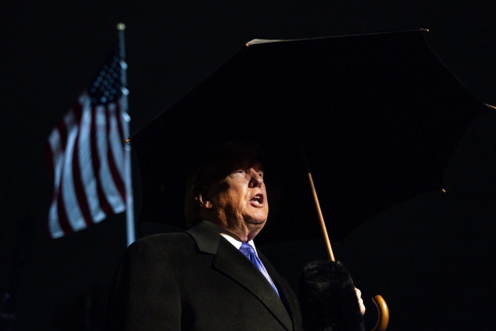 Na zdjęciu Donald Trump (PAP/EPA/BONNIE CASH / POOL)