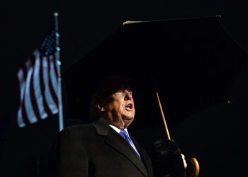 Na zdjęciu Donald Trump (PAP/EPA/BONNIE CASH / POOL)