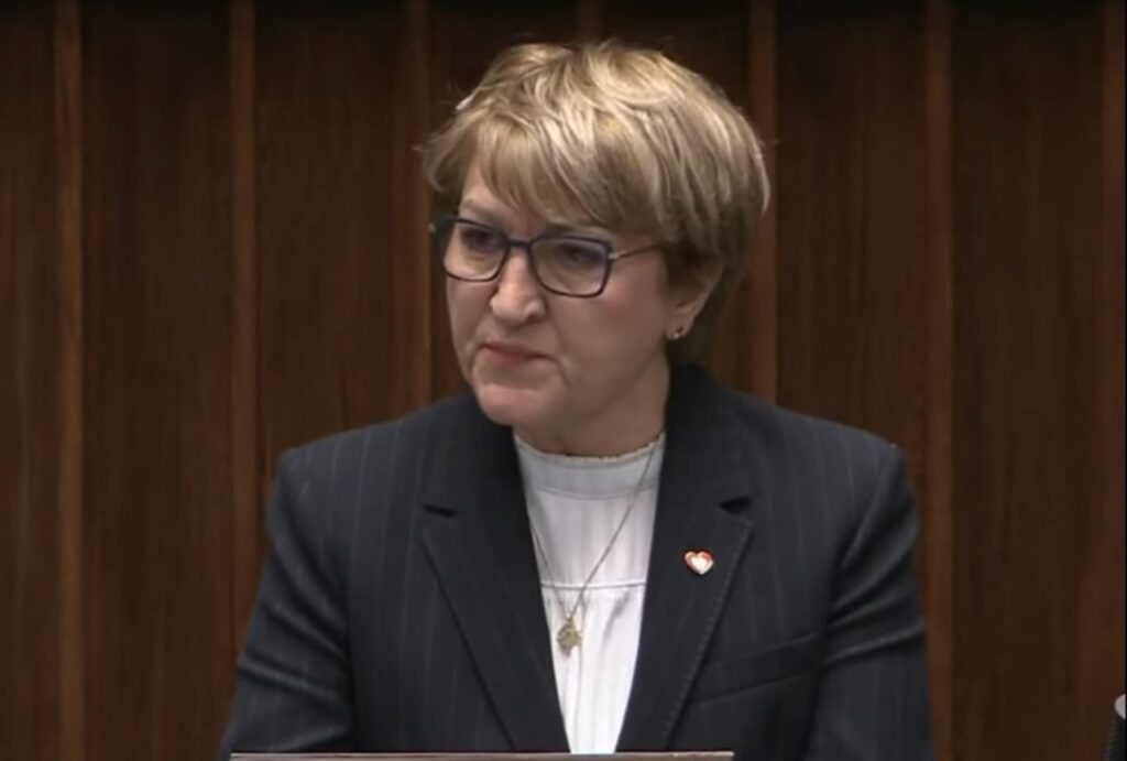 Posłanka Elżbieta Anna Polak podczas wystąpienia w Sejmie (gov.pl)