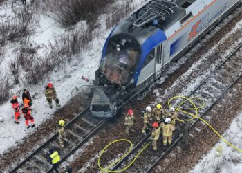 Na odcinku Ożarów - Błonie, Koleje Mazowieckie wprowadziły zastępczą komunikację autobusową. Fot. FB/OSP Błonie