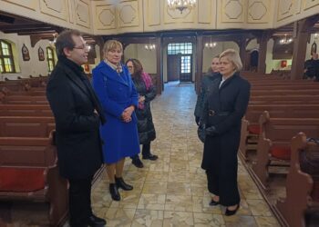 Ministra Bożena Żelazowska w Kościele Matki Boskiej Częstochowskiej w Zielonej Górze (fot. Piotr Bakselerowicz)