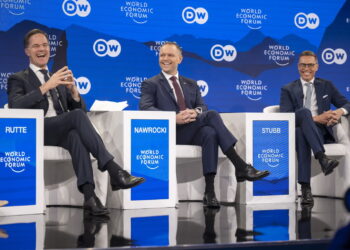 Prezydent Karol Nawrocki, szef NATO Mark Rutte i Prezydent Finlandii Alexander Stubb. Fot. PAP/EPA/GIAN EHRENZELLER