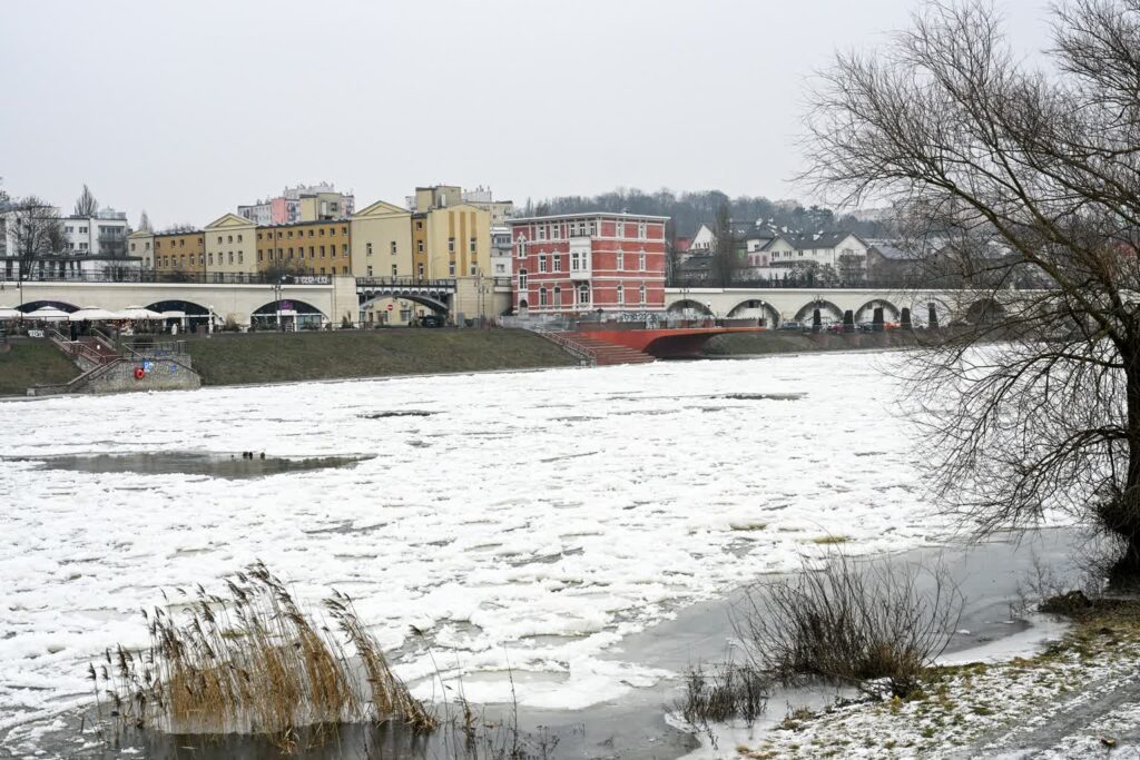 Warta skuta lodem. Fot. Gorzów/FB