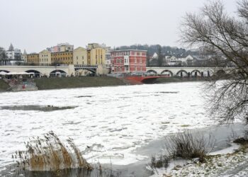 Warta skuta lodem. Fot. Gorzów/FB