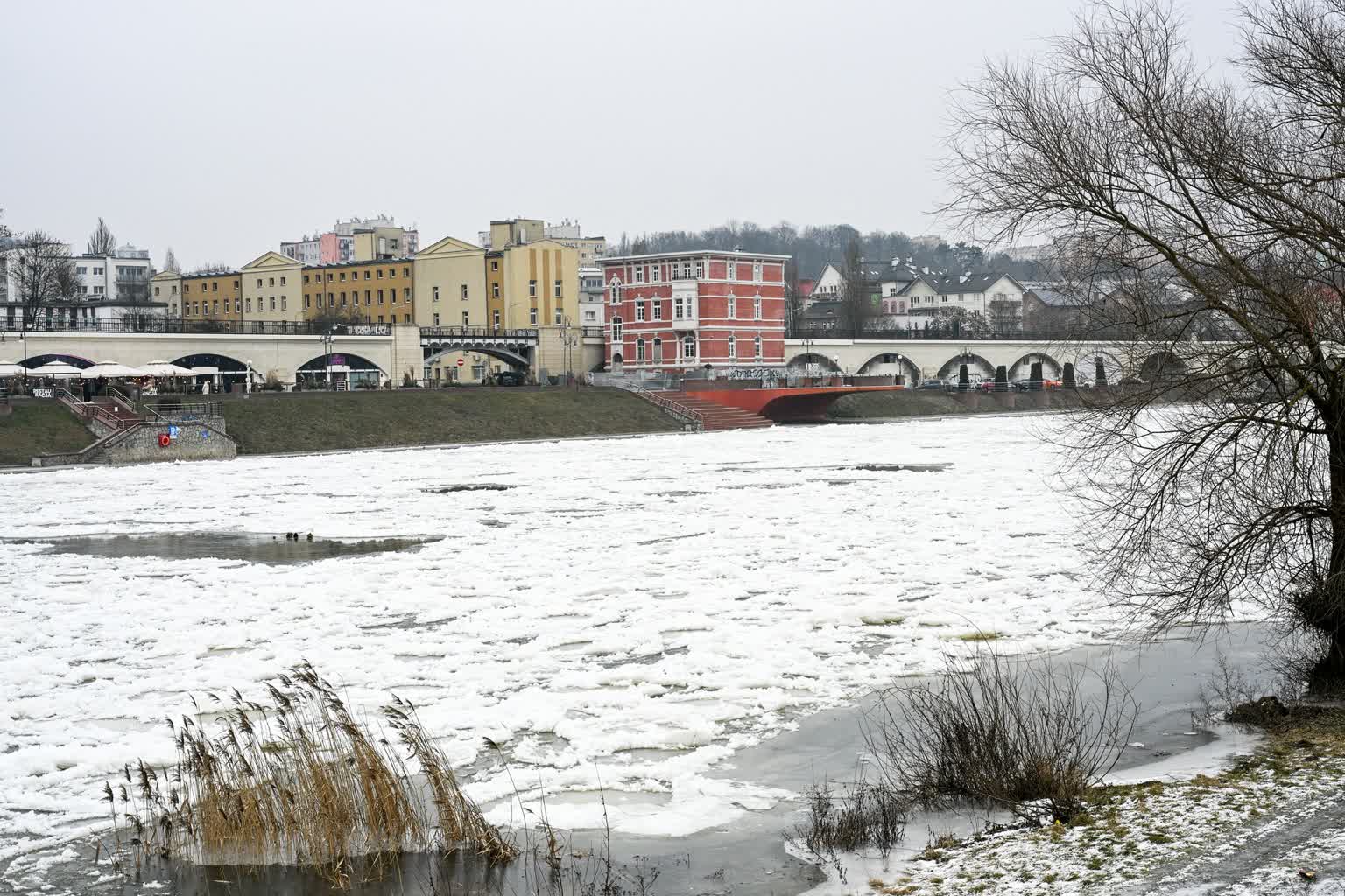 Rzeka Warta idzie w górę