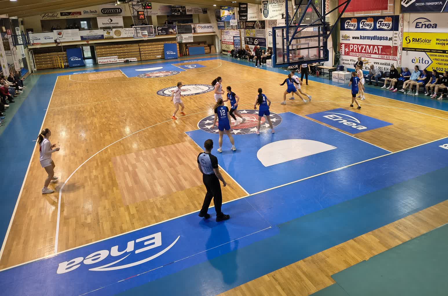 Plan wykonany, młode akademiczki mają półfinał