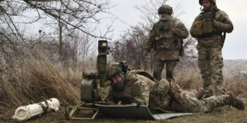 Na zdjęciu ukraińscy żołnierze (PAP/EPA/Press service of the 65th Mechanized Brigade HANDOUT HANDOUT)