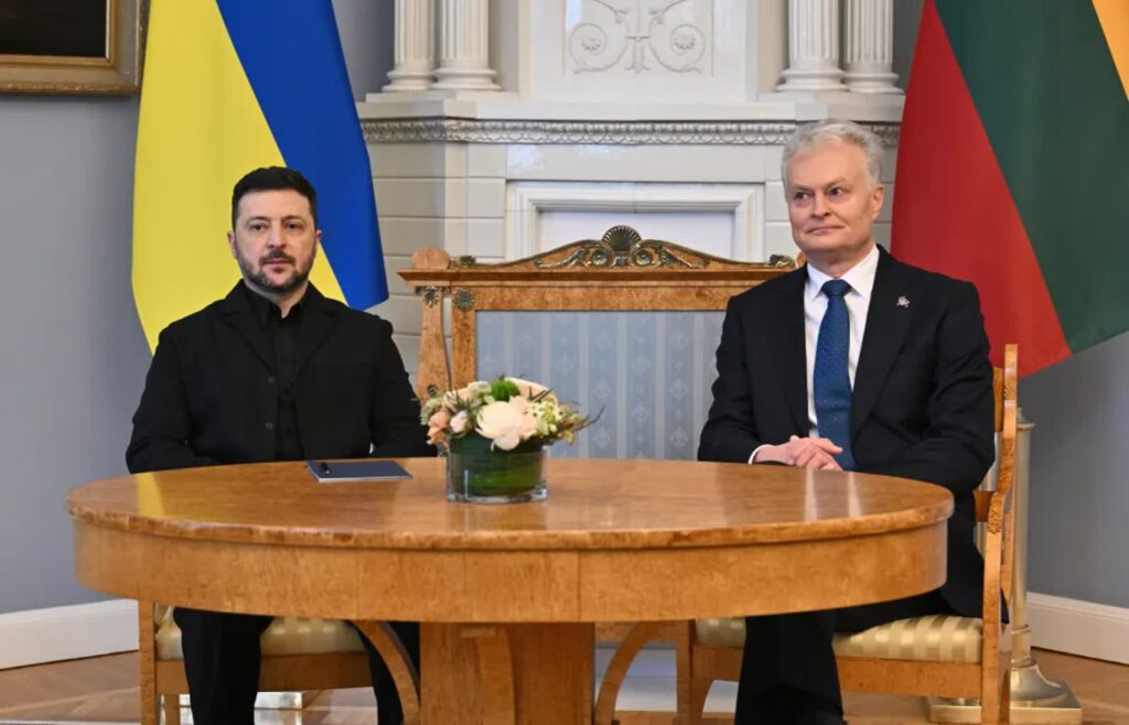 Prezydent Republiki Litewskiej Gitanas Nauseda oraz prezydent Ukrainy Wołodymyr Zełenski. Fot. PAP/Valdemar Doveiko