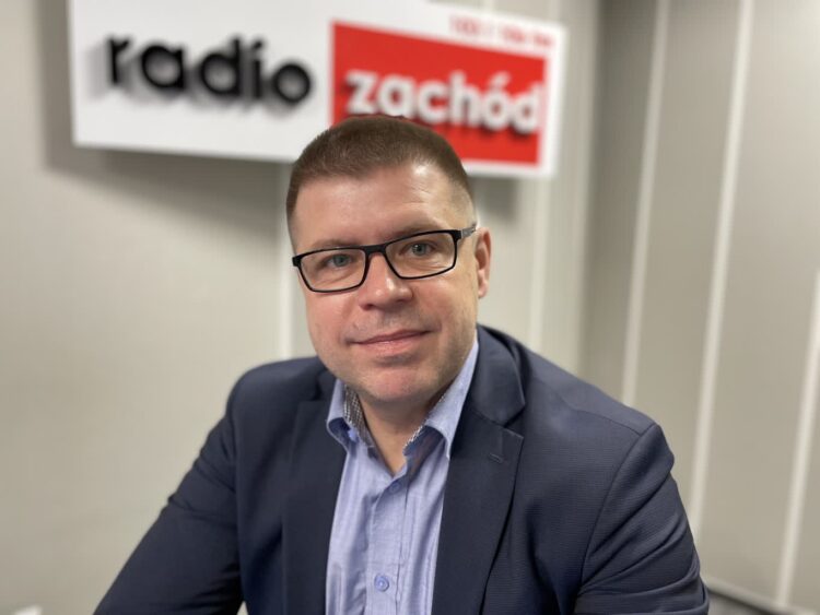 Dariusz Ejchart w studiu Radia Zachód