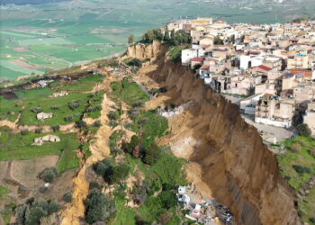 W Niscemi obowiązuje stan wyjątkowy. Fot. PAP/EPA/ ROSARIO CAUCHI