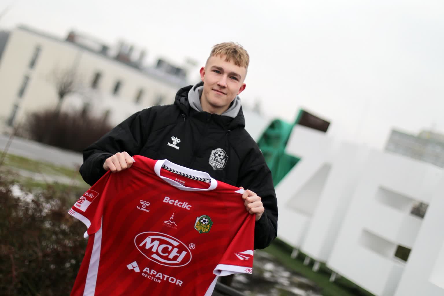 Lechia zatrudniła bramkarza, a za chwilę obrońcę z…Legii