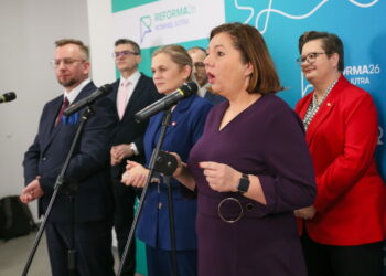 "Kompas jutra", czyli rozmowy o reformie edukacji w Lubrzy (PAP/Lech Muszyński)