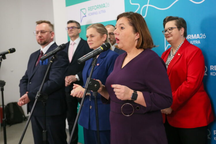 "Kompas jutra", czyli rozmowy o reformie edukacji w Lubrzy (PAP/Lech Muszyński)