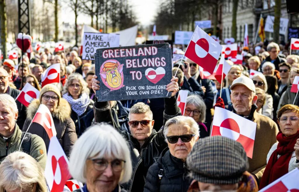 Protest przed Ambasadą USA w Kopenhadze. Zdj. ilustracyjne. Fot. PAP/EPA/NILS MEILVANG DENMARK