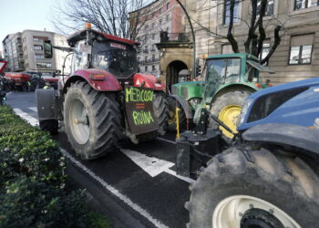 Na zdjęciu protest rolników w Hiszpanii (PAP/EPA/Jesus Diges)