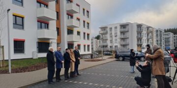 Mieszkania SIM przy ul. Suwalskiej w Zielonej Górze. Konferencja z udziałem ministry Katarzyny Pełczyńskiej-Nałęcz (fot. Piotr Bakselerowicz)