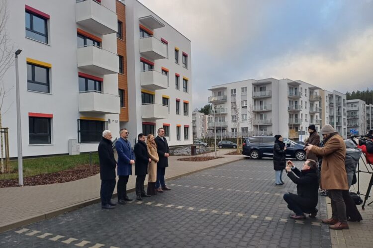 Mieszkania SIM przy ul. Suwalskiej w Zielonej Górze. Konferencja z udziałem ministry Katarzyny Pełczyńskiej-Nałęcz (fot. Piotr Bakselerowicz)