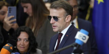 Prezydent Francji Emmanuel Macron (PAP/EPA/OLIVIER MATTHYS)