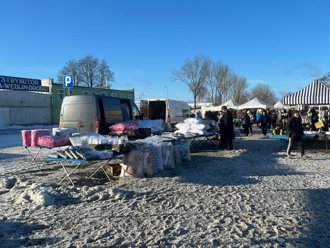 Noworoczne zakupy Zielonogórzan na giełdzie przy ul. Zjednoczenia