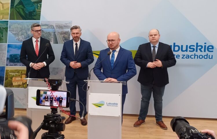 Krzysztof Pawlak prezesem spółki Lubuski Transport Publiczny - konferencja prasowa (fot. Piotr Bakselerowicz)