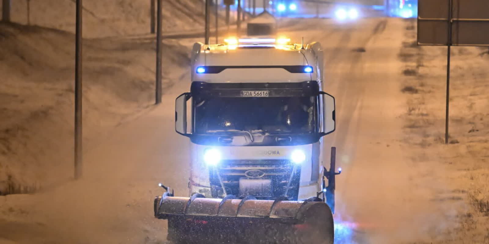 Inneko RCS informuje o akcji odśnieżania. IMGW ostrzega przed zamiecią
