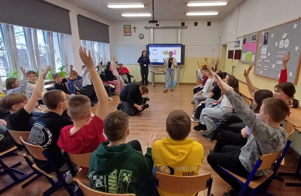 Profilaktyka wśród dzieci - warsztaty NFZ w szkole podstawowej w Niedoradzu (fot. Piotr Bakselerowicz)