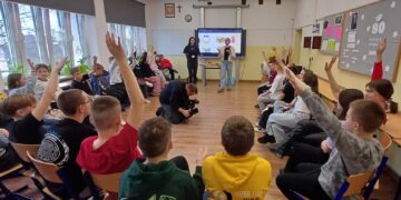 Profilaktyka wśród dzieci - warsztaty NFZ w szkole podstawowej w Niedoradzu (fot. Piotr Bakselerowicz)