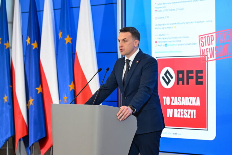 Rzecznik rządu Adam Szłapka (PAP/Radek Pietruszka)