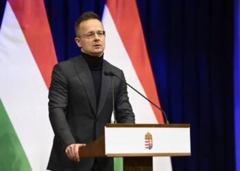 Szef węgierskiego MSZ Peter Szijjarto. Fot. PAP/EPA/BOGLARKA BODNAR