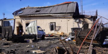 Czarnomorsk. Zniszczenia po rosyjskim ataku dronowym. Fot. PAP/Alena Solomonova