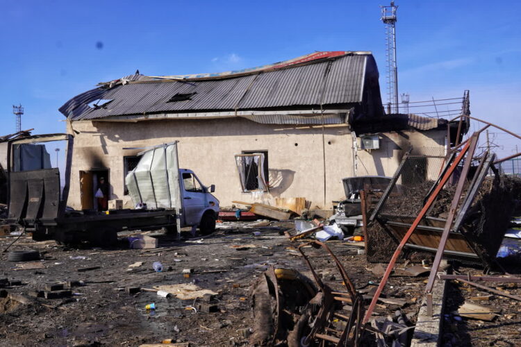 Czarnomorsk. Zniszczenia po rosyjskim ataku dronowym. Fot. PAP/Alena Solomonova