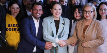 Nowa przewodnicząca Polski 2050 Katarzyna Pełczyńska-Nałęcz (C), minister klimatu i środowiska Paulina Henning-Kloska (C-P) oraz przewodniczący KP Polski 2050 Paweł Śliz (C-L), fot. PAP/Rafał Guz