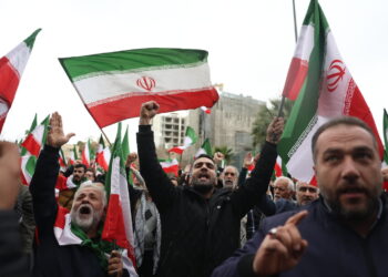 Irańczycy na ulicach Teheranu (PAP/EPA/ABEDIN TAHERKENAREH)