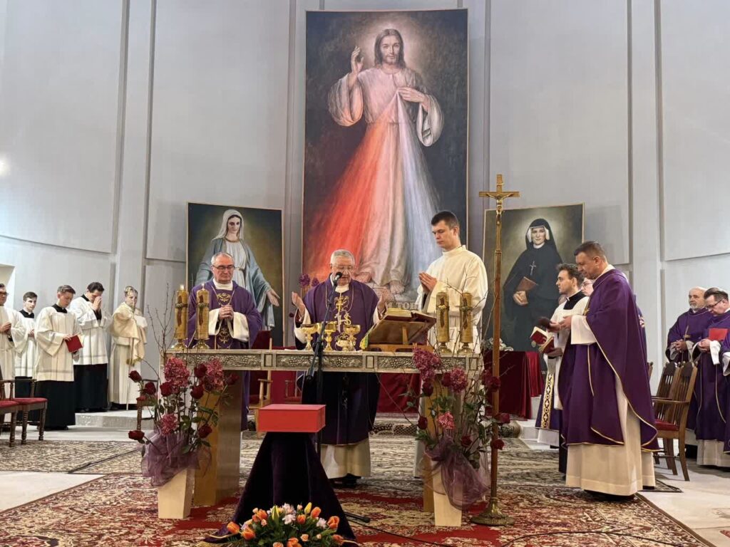 Uroczystości upamiętniające 95. rocznicę pierwszego objawienia Jezusa Miłosiernego św. Faustynie Kowalskiej. Fot. Diecezja Płocka/FB