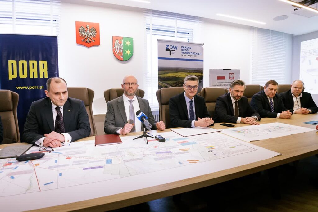 Podpisanie umowy na budowę mostu na Odrze w Pomorsku (fot. Kasia Klimkowska/lubuskie.pl)