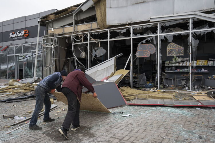 Rosyjski atak dronów w centrum Kramatorska na wschodzie Ukrainy. Fot. PAP/EPA/TOMMASO FUMAGALLI