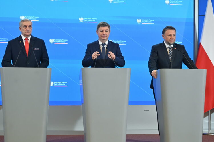 WARSZAWA KONFERENCJA Z UDZIAŁEM SZEFÓW KPRM I MSWIA. Fot. PAP/Radek Pietruszka