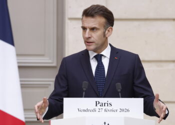 Na zdjęciu francuski prezydent Emmanuel Macron (PAP/EPA/YOAN VALAT / POOL)