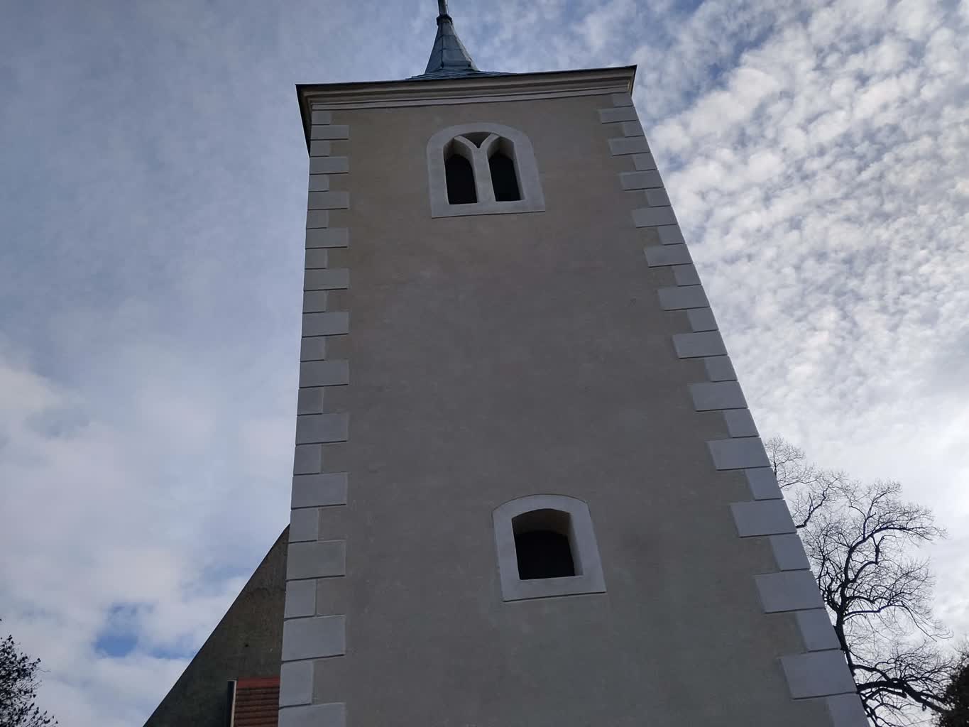 Podsumowanie restauracji wieży z dzwonnicą w Dębince