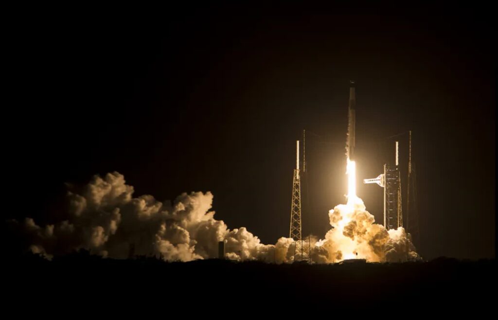 Start rakiety Falcon 9 w ramach misji Crew-12, fot. X/@NASA