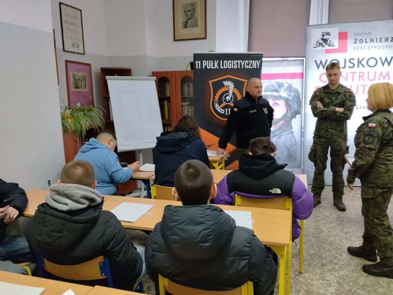 Młodzież stawia się przed komisjami lekarskimi